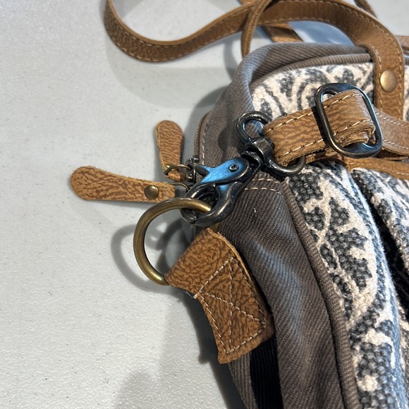 Myra Bag Messenger Crossbody Bag - Picture 7 of 9